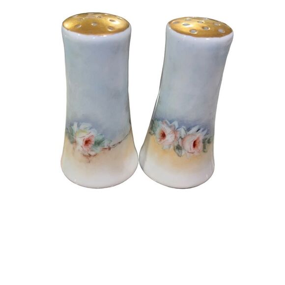 Vintage Mid Century made in Japan rose salt and pepper shakers with gold tops - Picture 1 of 10